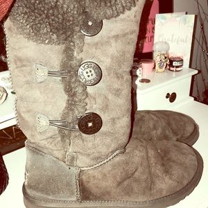 Used Gray Uggs